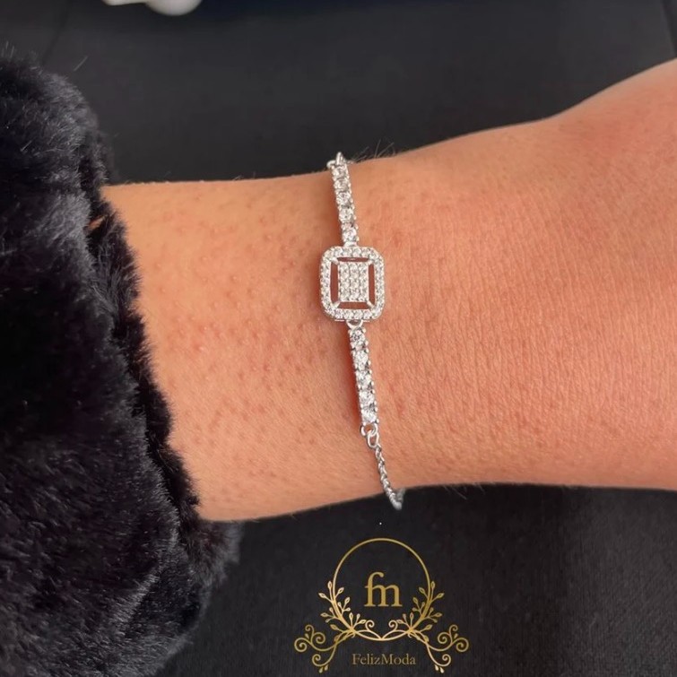 Square pendant with side stones silver bracelet